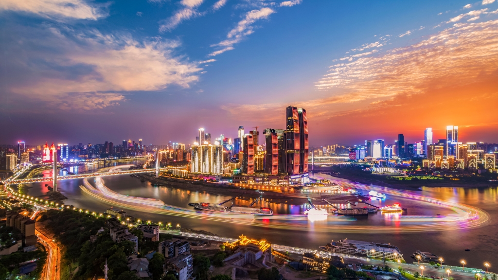 Chongqing: Cyberpunk city, aerial swings and spicy feast